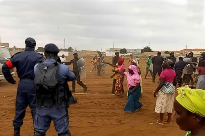 Efectivos da Polícia em Luanda voltam a invadir camponeses do 11 de Novembro