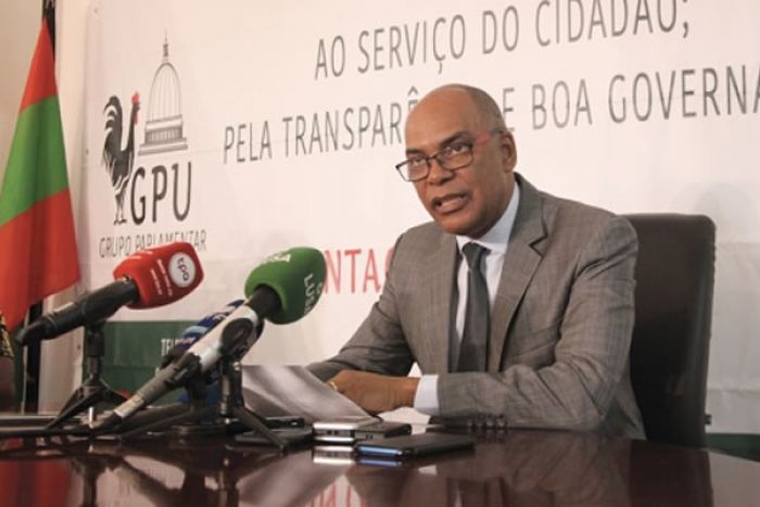 Adalberto Jr. elogia transmissão em direto dos debates pelo parlamento mas critica anúncio pelo PR
