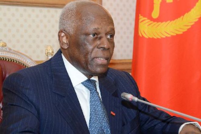 Angola se encontra entre a espada e a parede