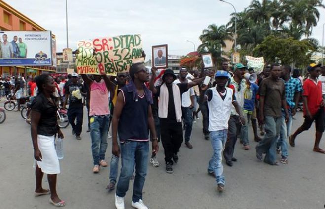 Ativistas protestam em Lobito defendendo &#039;zungueiras&#039; angolanas