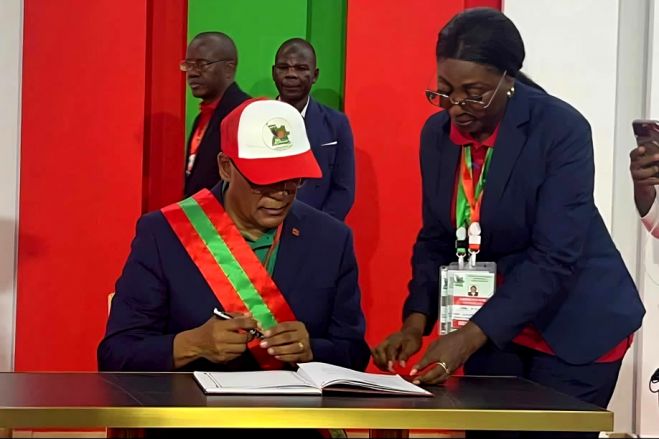 Líder da UNITA compõe novo executivo do partido com nomeações dos seus membros