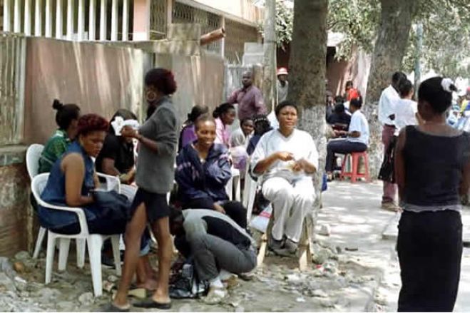 'Kinguilas’ de Luanda sem dólares para alimentar o mercado e a família