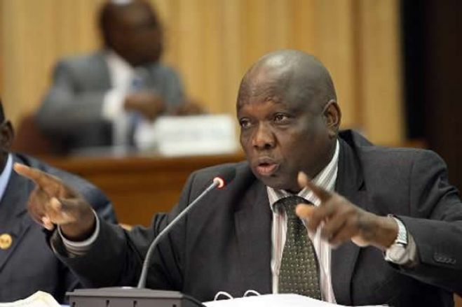 Família dos Santos é vítima de "perseguição aberta" - Makuta Nkondo