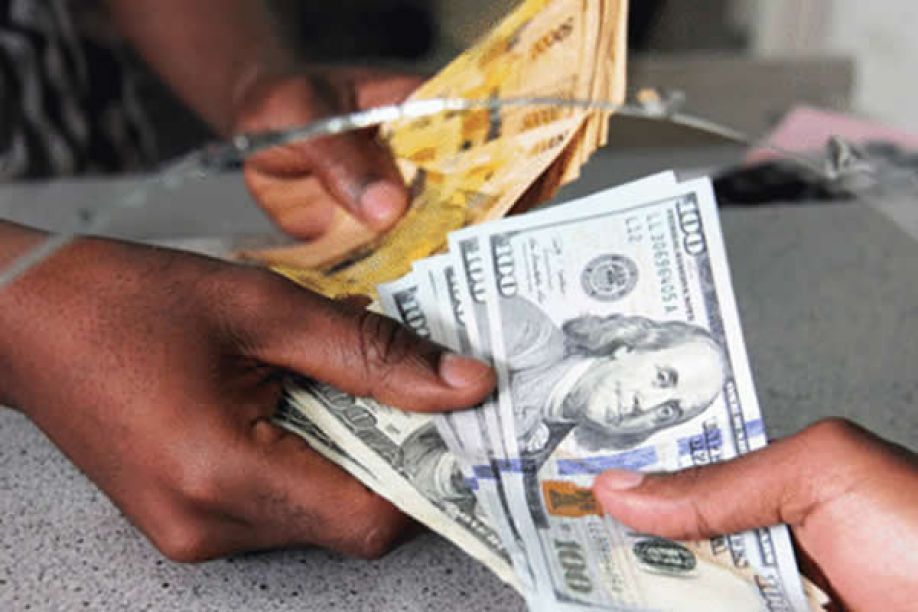 BNA decide mexer no câmbio 5 meses depois de estar parado nos 912 Kwanzas por dólar