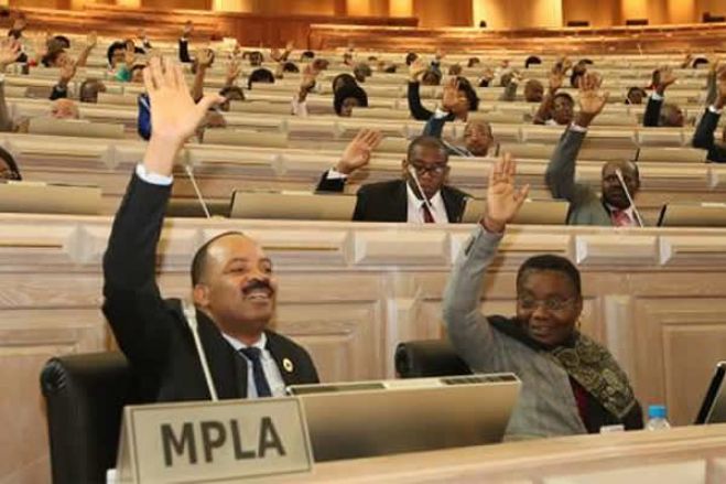 Parlamento angolano aprova Conta Geral do Estado de 2016