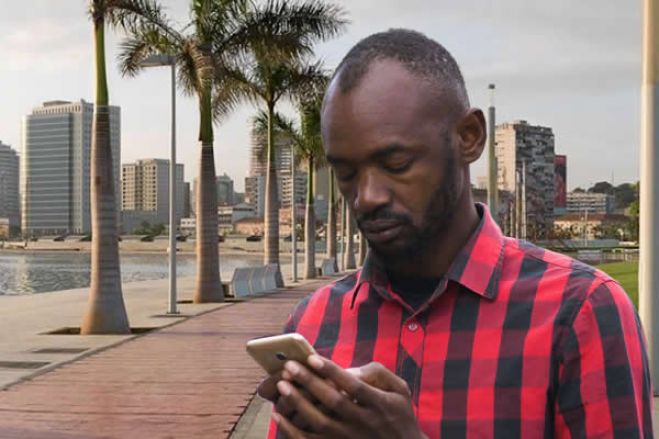 O avanço das eras no mundo e o deus estrangeiro pelo qual os Africanos esperam.