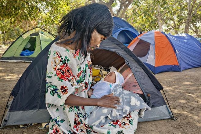 "Aqui até uma esteira é luta", desalojados em Benguela moram agora num bairro de tendas