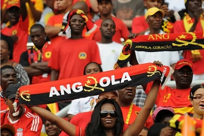 Adeptos angolanos frustrados com "máfia" na venda dos bilhetes para jogo com Argentina