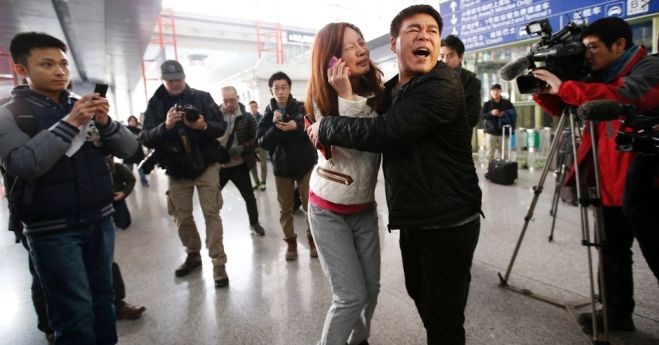 Avião da Malaysia Airlines &quot;despenhou-se e não há sobreviventes&quot;