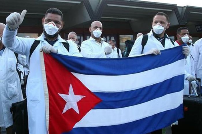 Covid-19: Duas centenas e meia de médicos cubanos chegam a Angola na sexta-feira