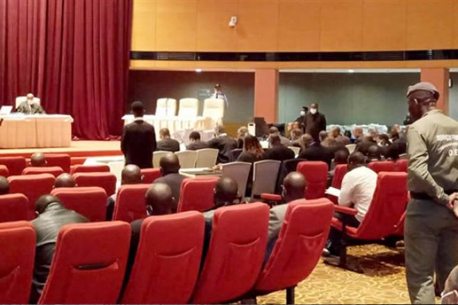 Julgamento de Lussati continua tenso em Luanda, polícia chamada e nomeado advogado suspenso