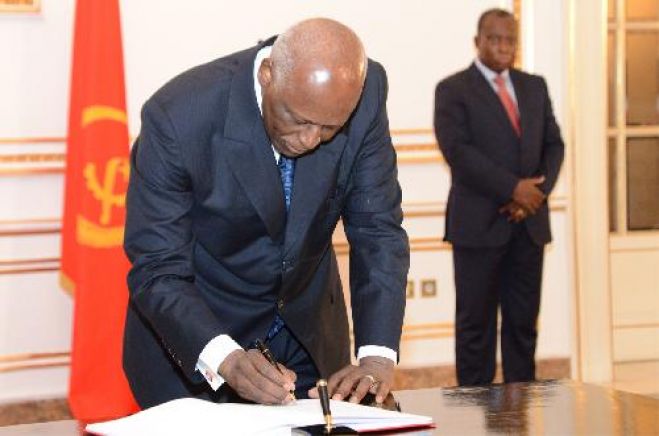 Paris/atentados: Presidente angolano “consternado” com ataques