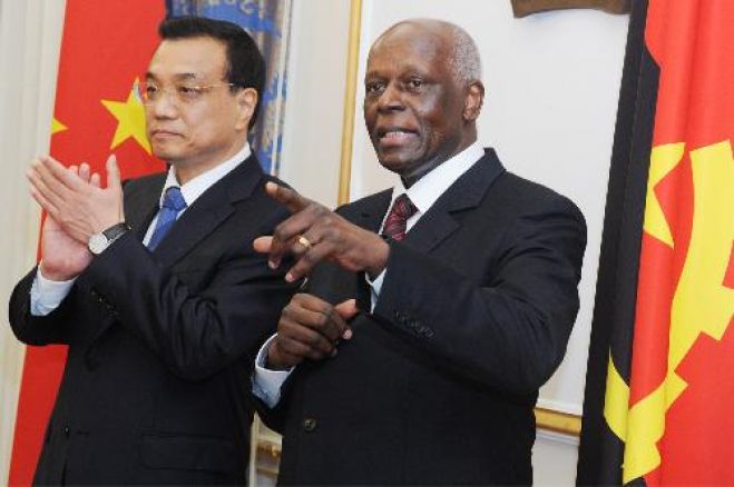 Angola e China "podem ir mais longe" na cooperação, diz José Eduardo dos Santos