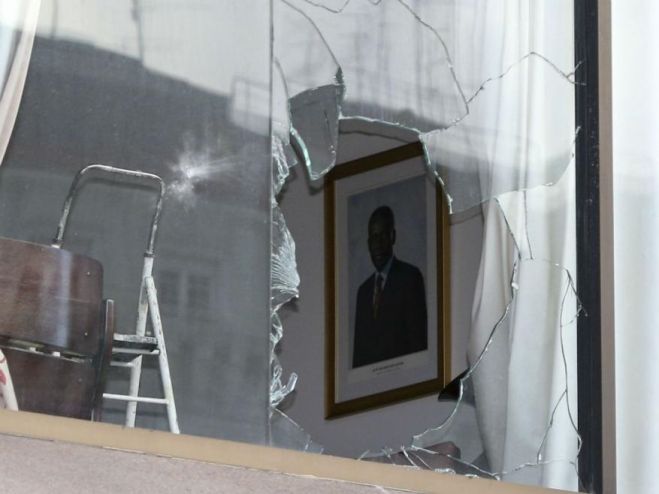 Embaixada de Angola em Lisboa foi vandaliza, este domingo de manhã