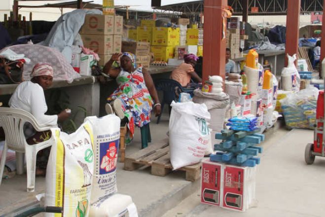 Angola alarga horários de mercados e venda ambulante