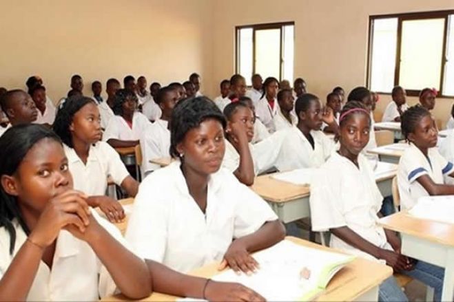 Covid-19: UNITA propõe reinício das aulas em Angola só em setembro