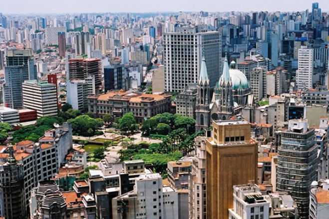 Angola vai fechar representações comerciais em Portugal, Brasil e Macau