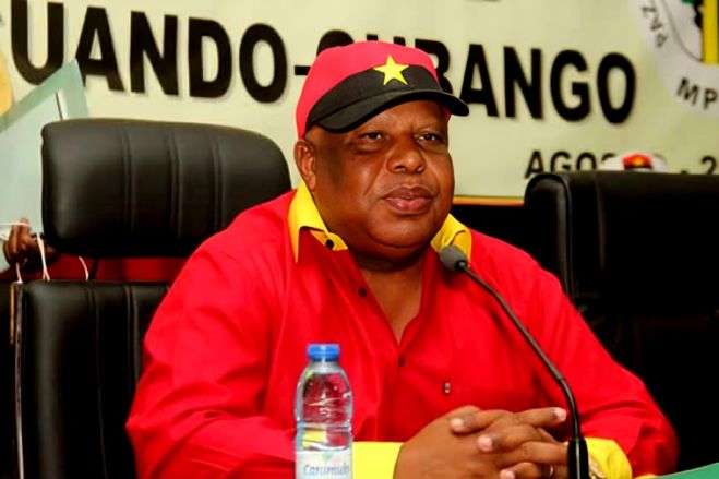 General Higino Carneiro sob fogo cruzado em duas frentes