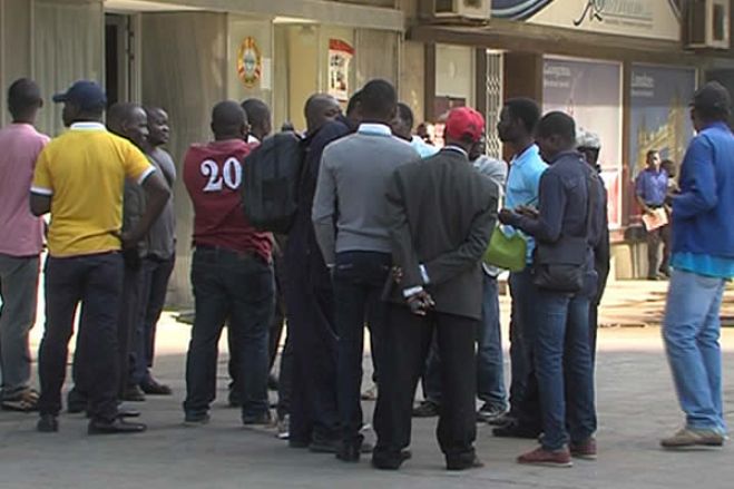 Ex-militares desafiam estado de emergência e manifestam-se em Luanda