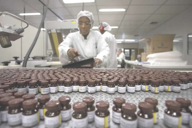 Covid-19: Rússia propõe a Angola construção de fábrica para produção de vacinas