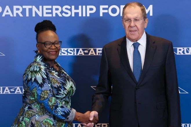 Rússia vai para a Namíbia minerar urânio e ensinar a produzir energia nuclear