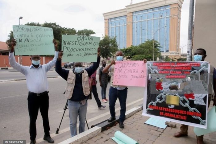 Jornalistas angolanos consideram-se perseguidos pelas autoridades e realizam protesto
