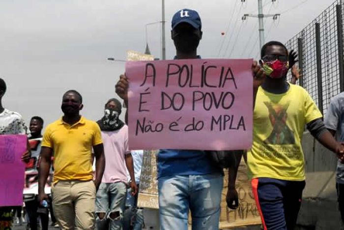 UNITA nega “informação forjada” da polícia sobre as facas apreendidos em manifestação