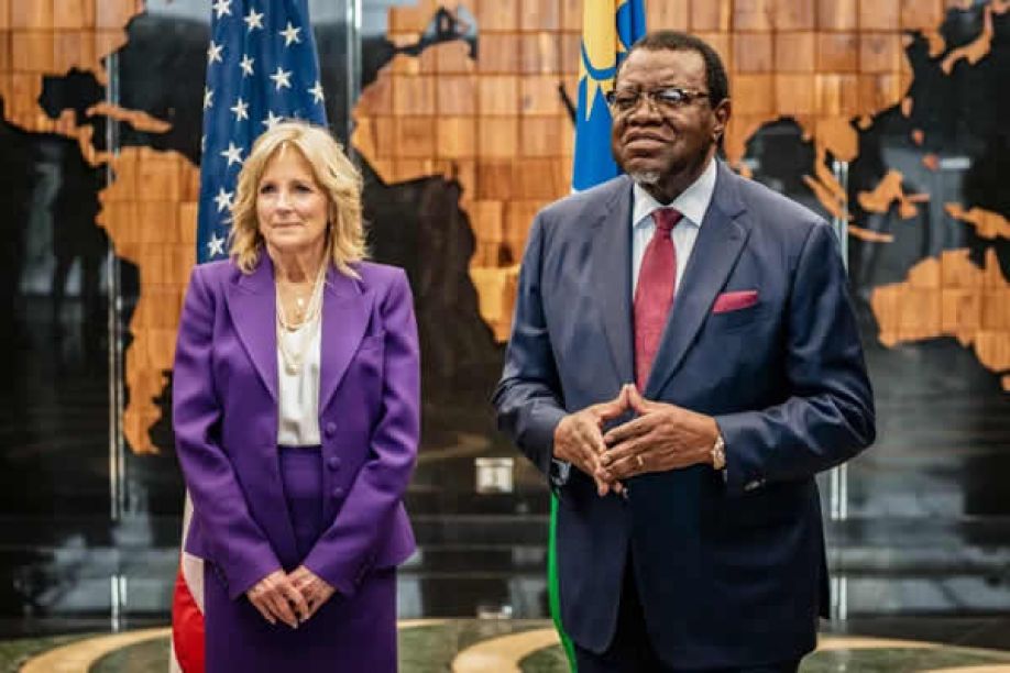 Primeira-dama dos EUA diz em África querer apoiar nações que lutam pela democracia