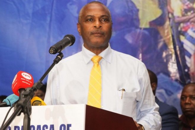 Abel Chivukuvuku formar mais coligações não será cuspir no ar ou abrir a porta ao (diabo) e mais 7?