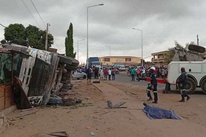 Acidente com caminhão de recolha de resíduos causa morte de funcionário da ELISAL nos Mulenvos