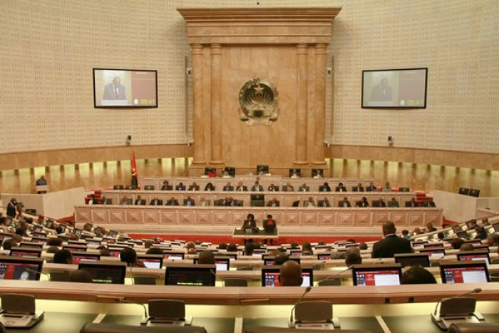 Parlamento discute voto na diáspora