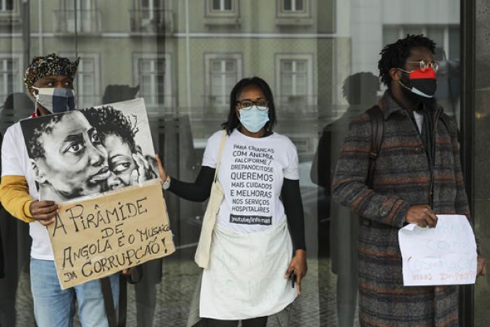 Doentes angolanos &quot;em péssimas condições&quot; têm até este domingo para abandonar Portugal