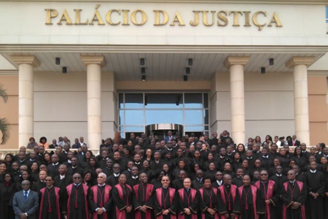 Juízes angolanos pedem investigação a denúncias que &quot;chocam&quot; com ética dos magistrados judiciais
