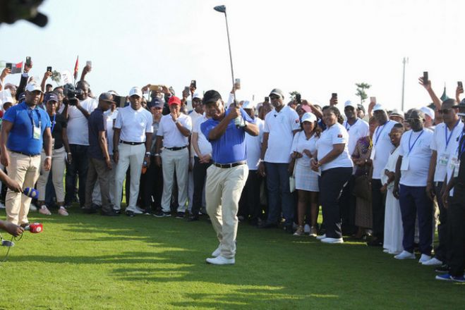 Golfe: João Lourenço abre "Presidential Golf Day" com tacada rasteira
