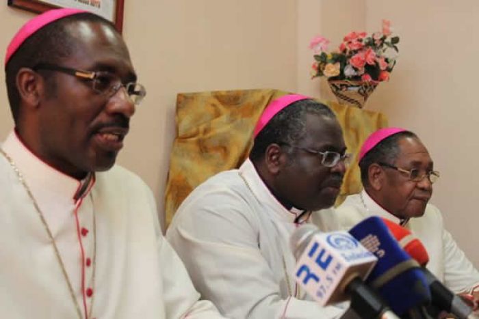 Bispos católicos apoiam &quot;coragem e frontalidade&quot; do PR no combate à corrupção