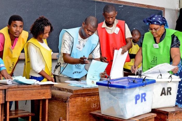 Eleições Moçambique. Observadores dizem que &quot;fraca presença de delegados de candidatura&quot; pode afetar transparência