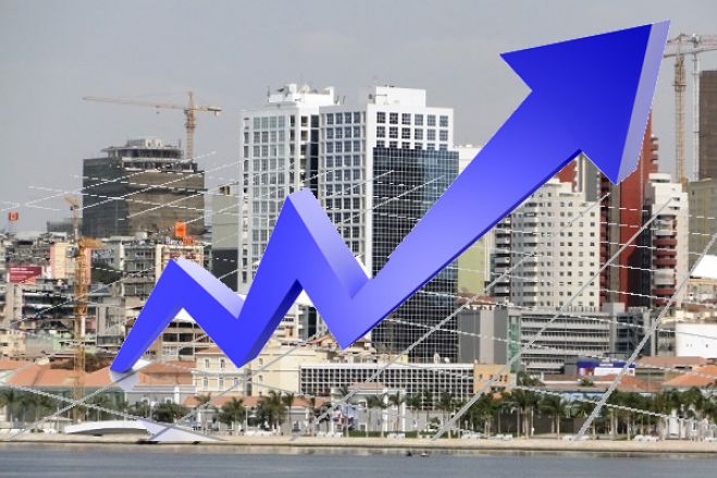 Economia angolana sai da recessão e cresce 1,9% este ano