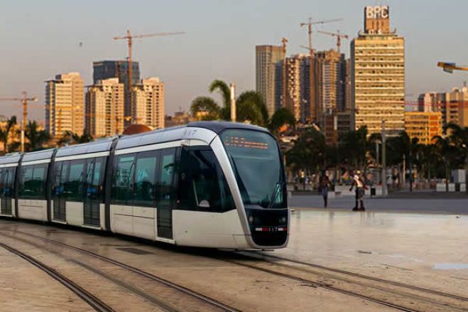 Governo angolano reafirma promessa de construir metro de superfície em Luanda