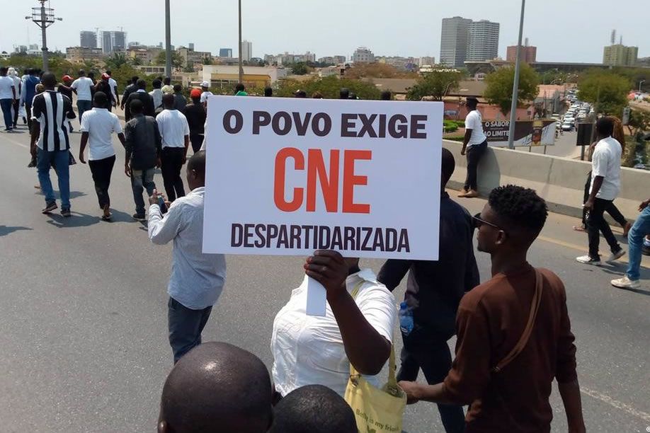 Relatório da Democracia 2025 alerta para retrocessos nalguns países lusófonos