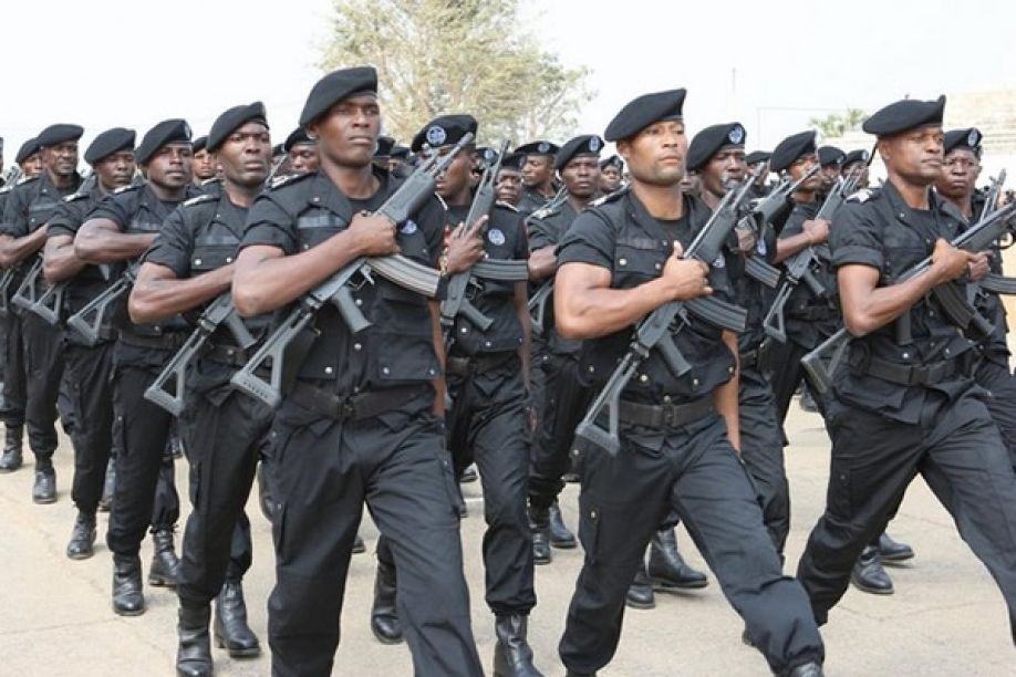 Angola estima duplicar os agentes da polícia para 200 mil até 2025