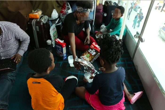 Família angolana instalada no aeroporto da capital sul-coreana poderá pedir asilo político