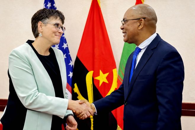 Líder da UNITA reúne-se com diplomacia americana e exige garantias para eleições estáveis