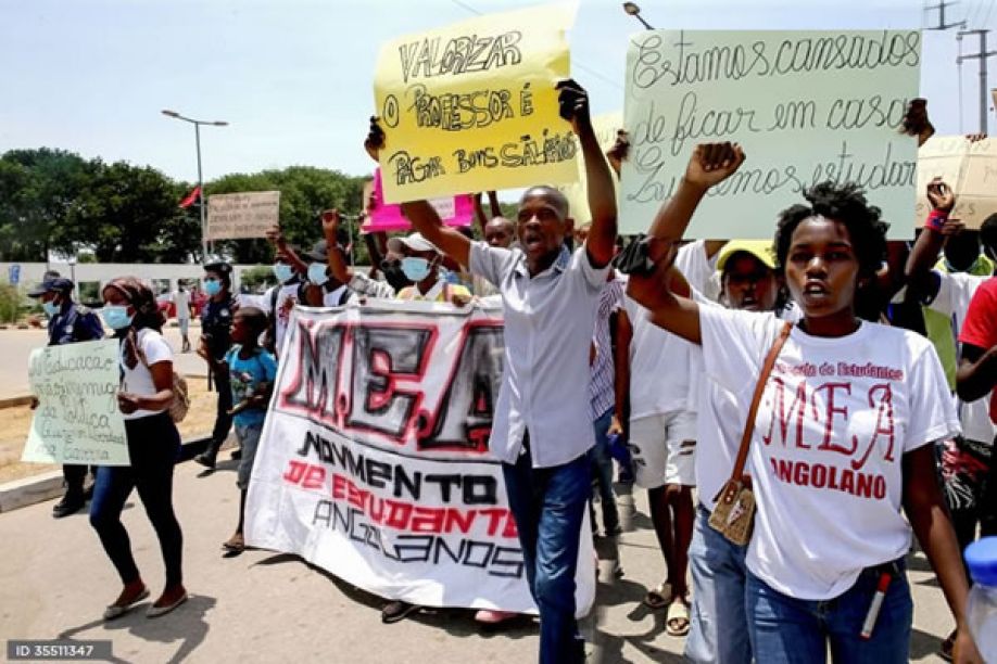 Estudantes universitários angolanos manifestaram-se pelo retorno às aulas