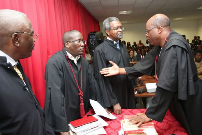 Luta contra a corrupção em Angola bloqueada nos tribunais - ass. advogados
