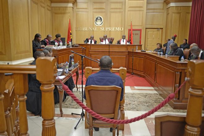 Declarações de Augusto Tomás no tribunal vistas como &quot;encenação&quot;