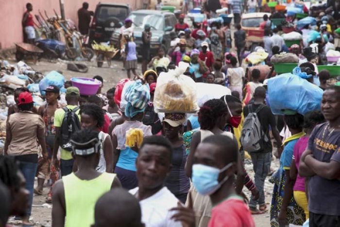 Covid-19: Angolanos sabem proteger-se do coronavírus mas pedem proteção da fome