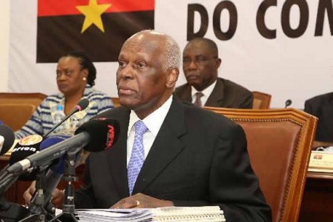 José Eduardo dos Santos quer congresso a debater desenvolvimento de Angola
