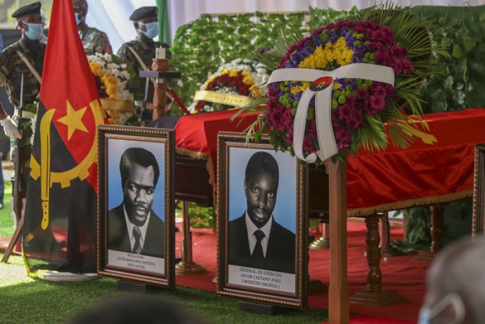 Enterrados com honras militares restos mortais de quatro dirigentes do MPLA mortos em 1977