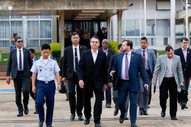 Militar da comitiva de Bolsonaro detido no aeroporto de Sevilha por suspeita de tráfico de drogas
