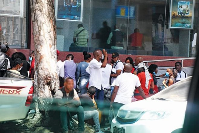 Consulado português em Luanda alerta contra "intermediários" e documentos fraudulentos